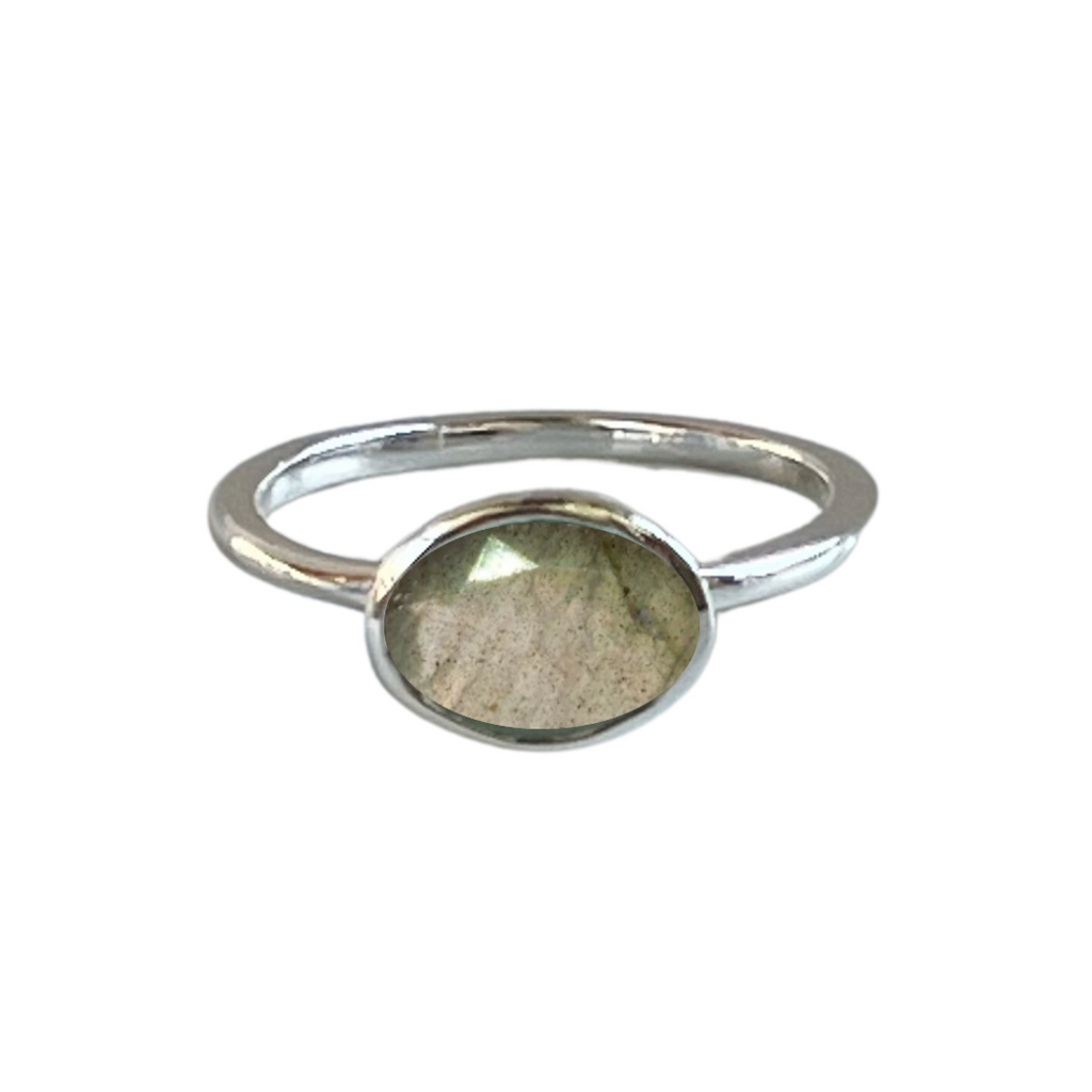 Mila Ring in Labradorite in Silver